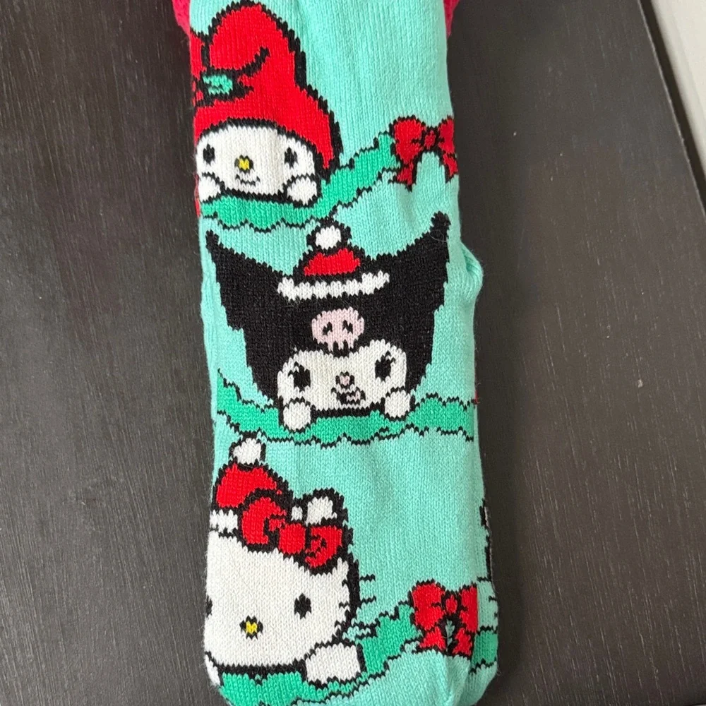 Hello Kitty Socks with Mug Bundle - Picture 4 of 5